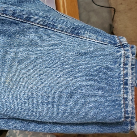 Levi's 501 medium wash straight leg jeans, quality denim, and button fly. - Picture 11 of 11